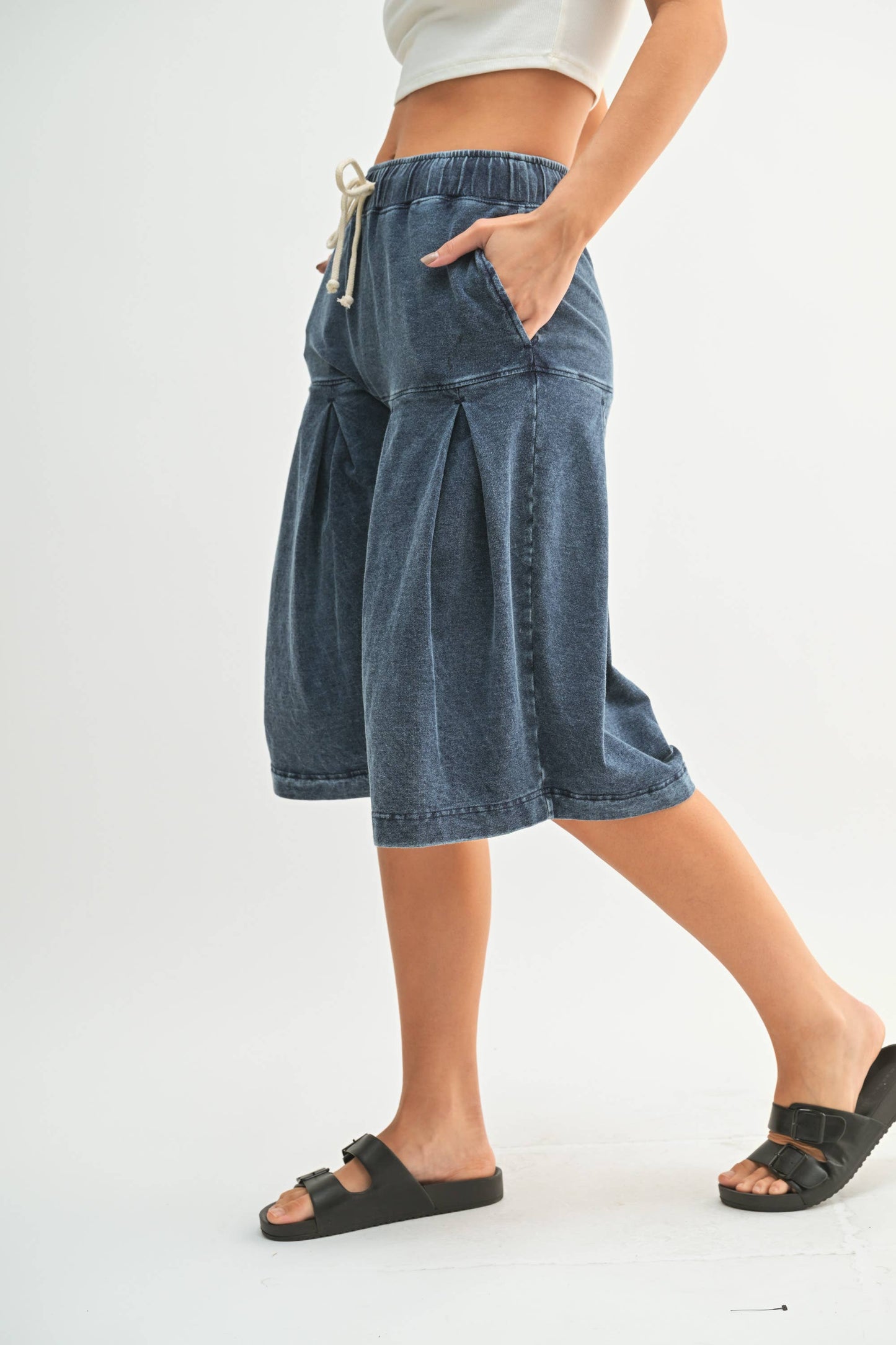 Mineral Wash Pleated Mid-Length Pants