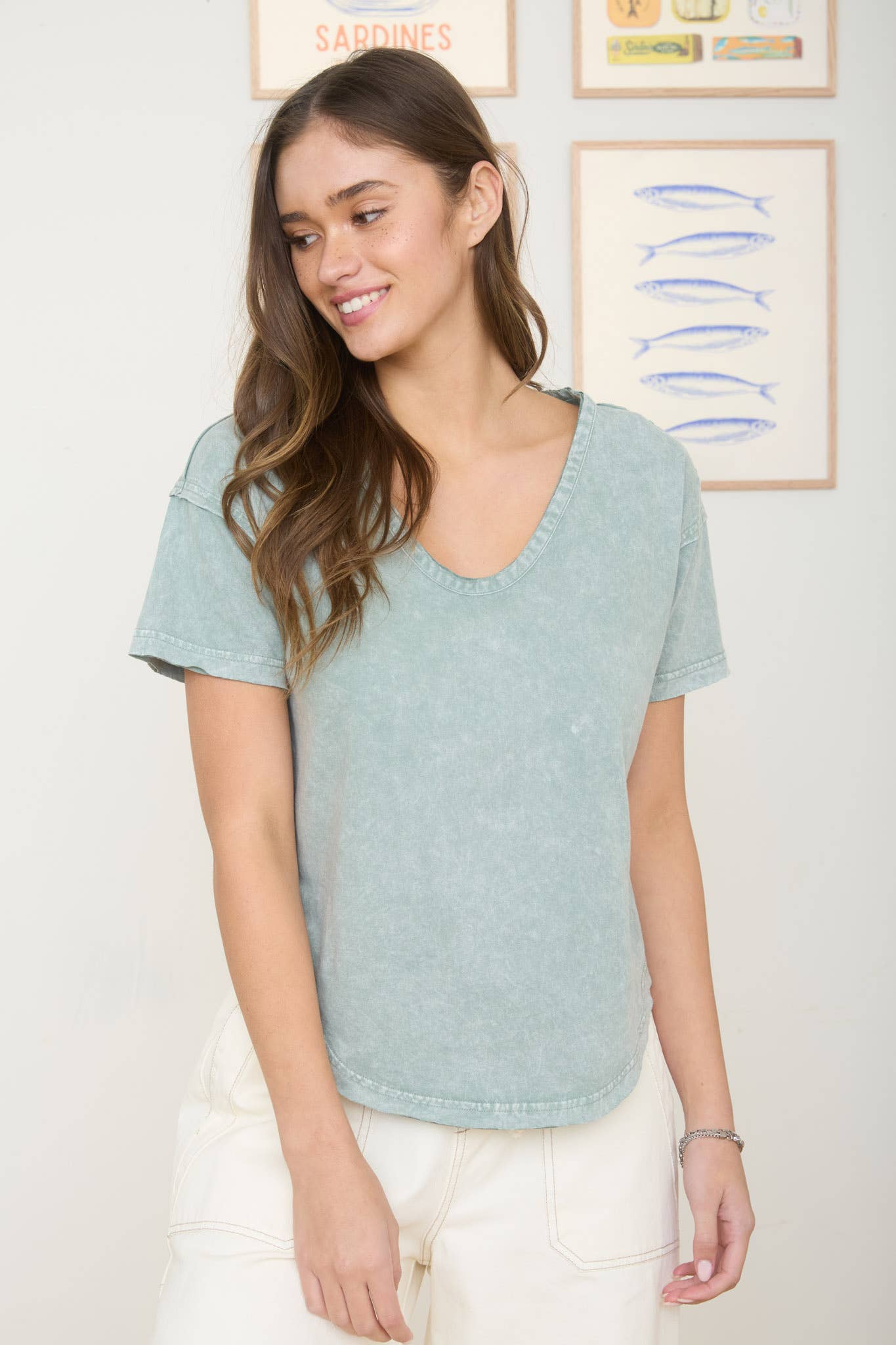 SCOOP NECK TEE