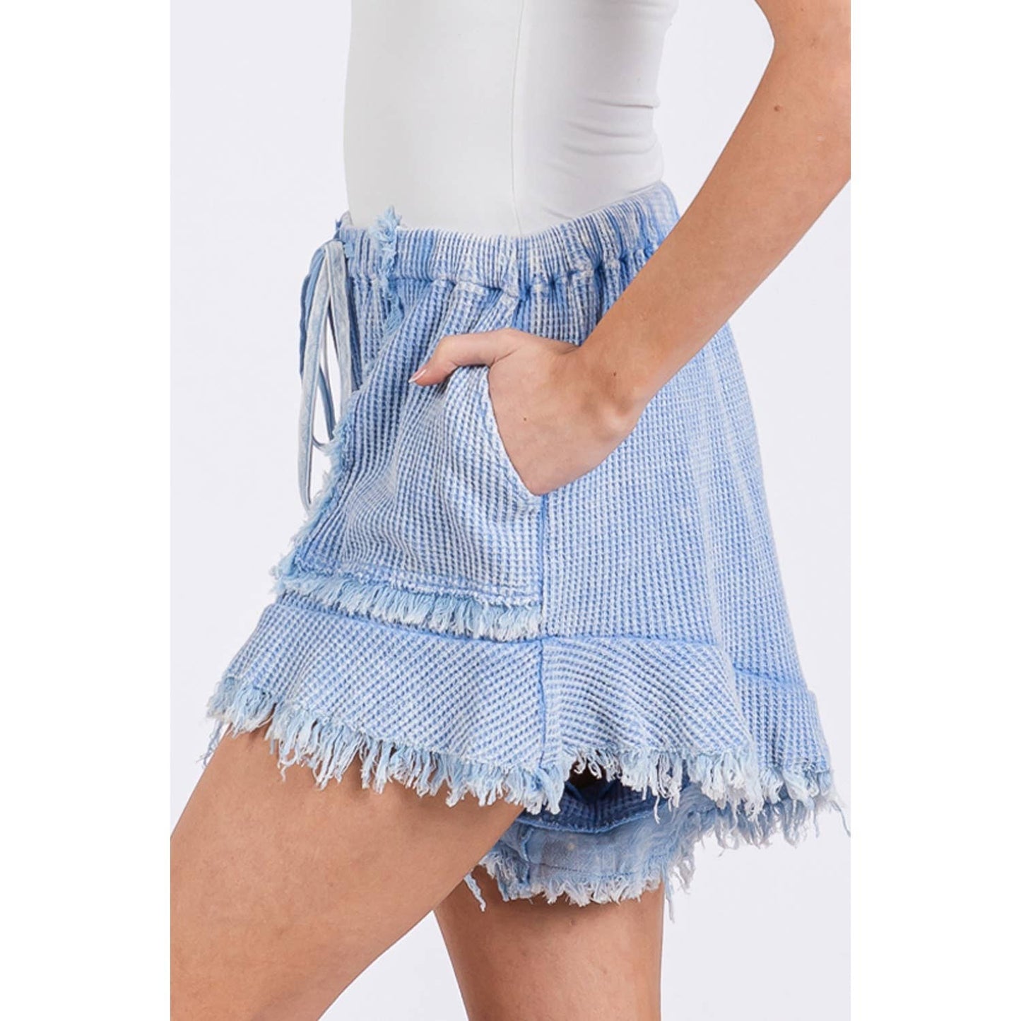 WASHED RAW HEM SHORTS