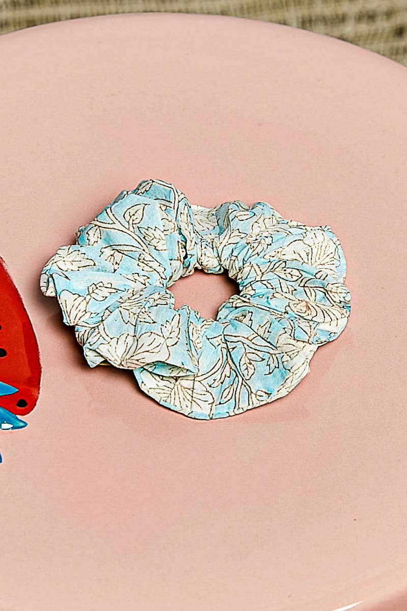 Pol: Floral Print Scrunchie