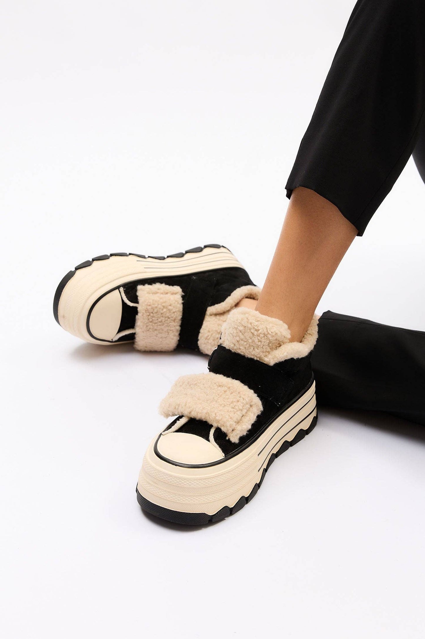 Glissane Black