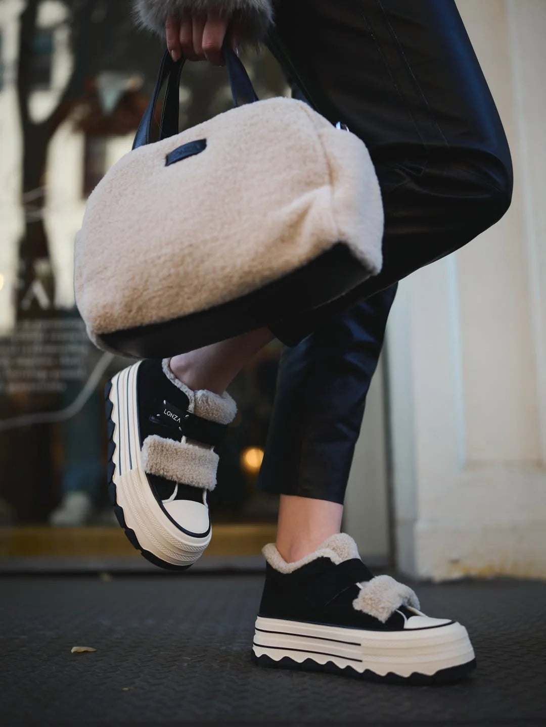 Glissane Black
