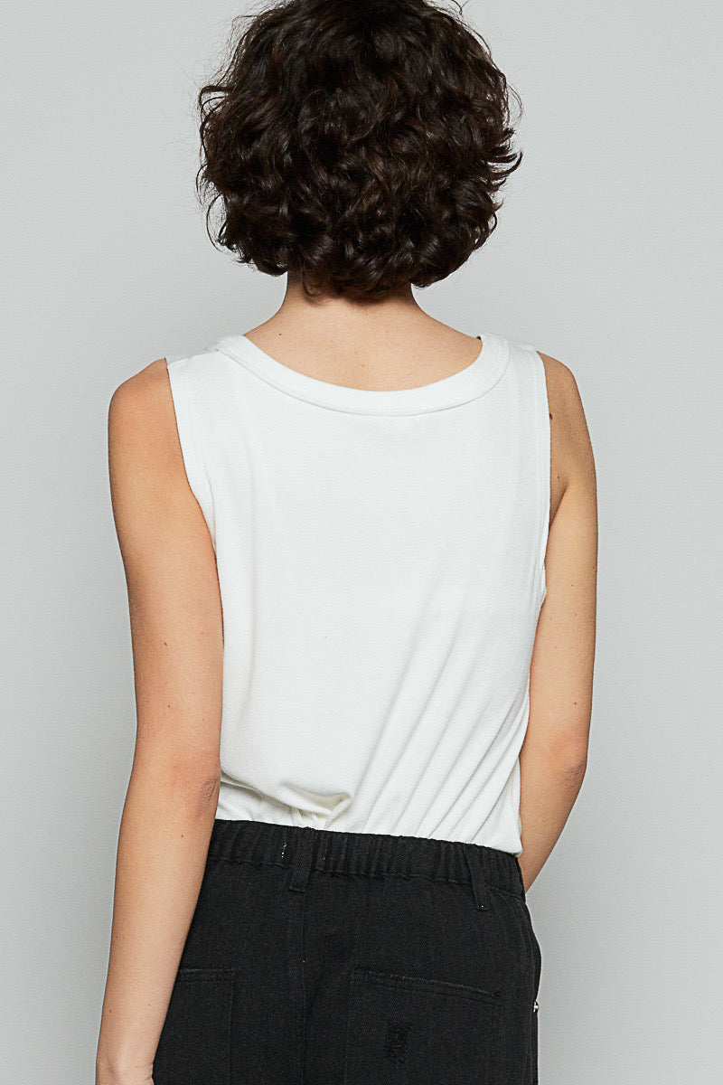 Button V-Tank
