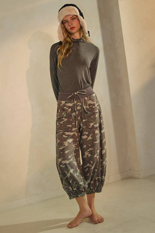 Cropped Camo Joggers
