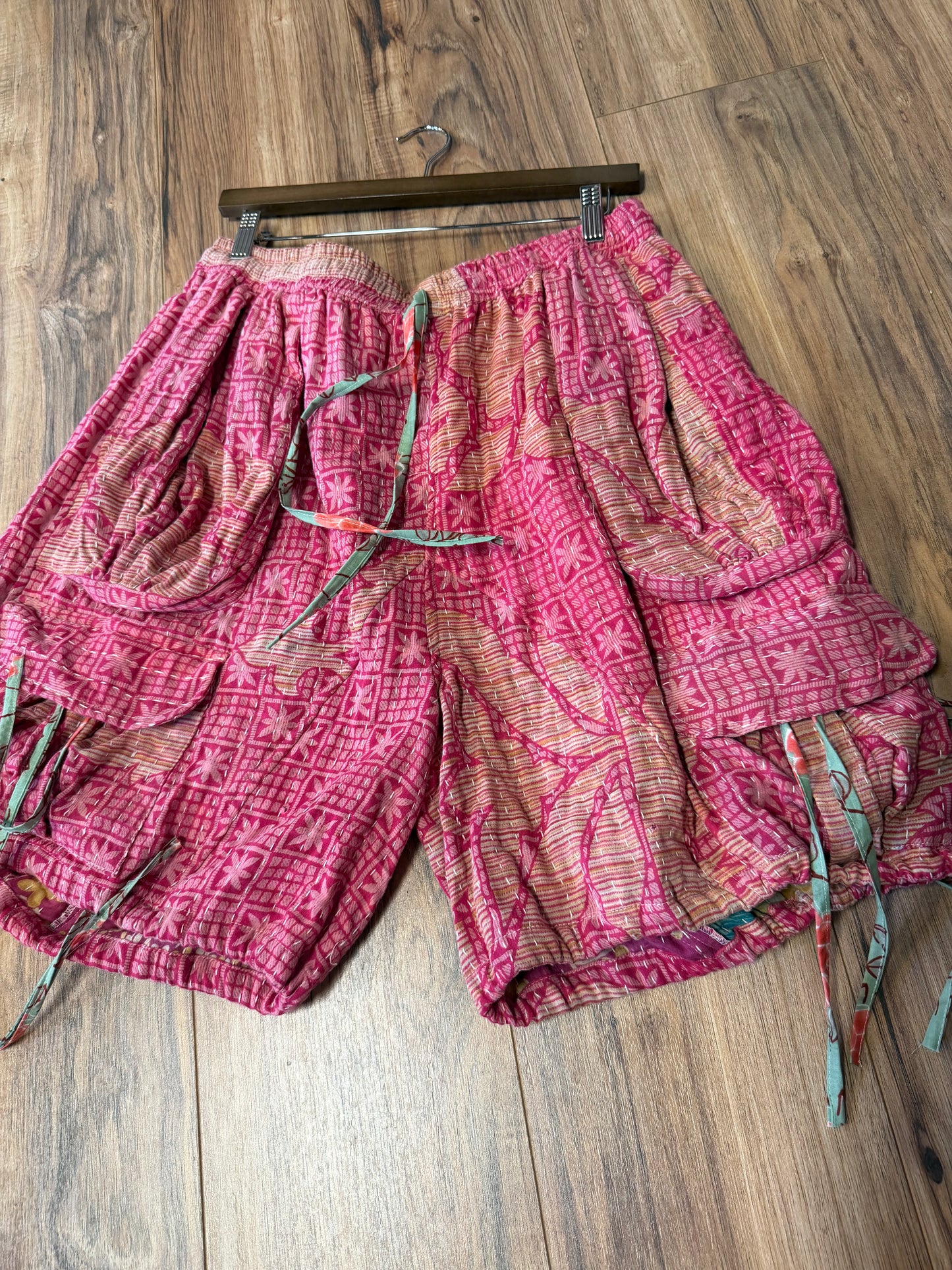 Daisy cargo shorts