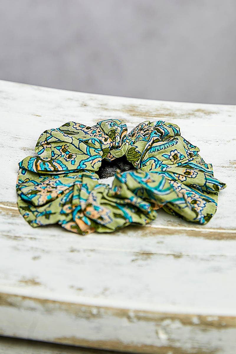 Pol: Floral Print Scrunchie