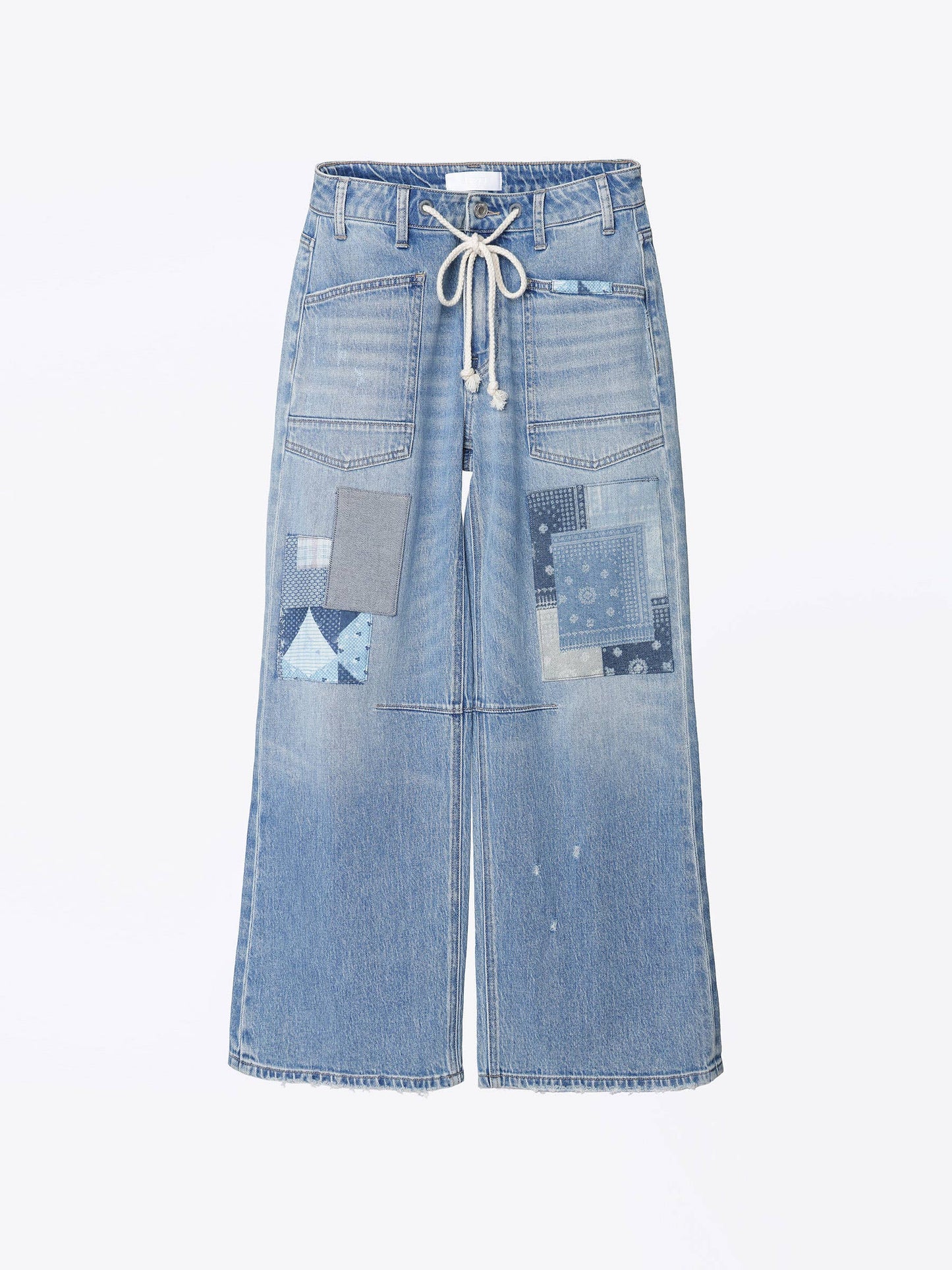 PATCH DETAIL JEANS