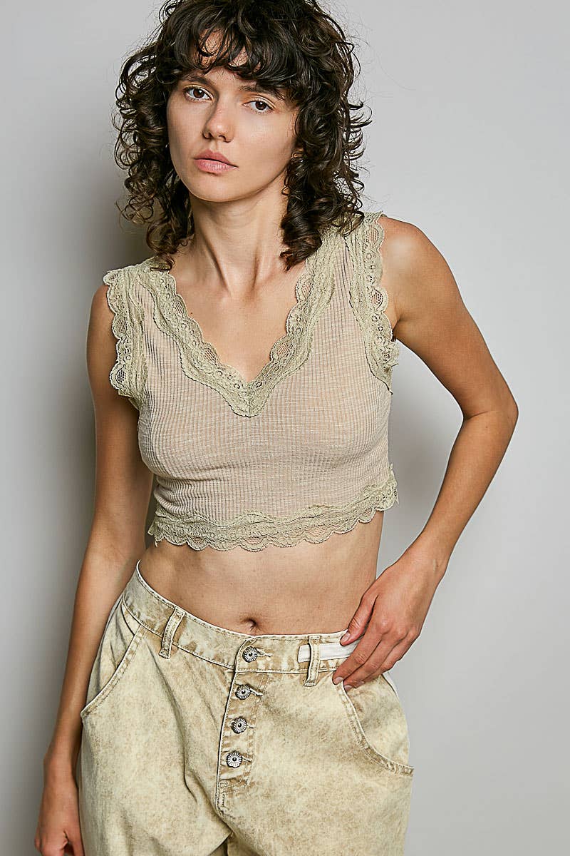 Pol: Lace Trim Crop Top